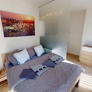 Onsite Free Garage Parking, 10min Centre By Bus Praha